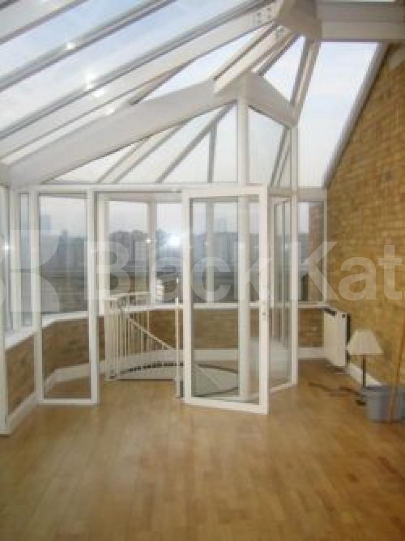 			NEW INSTRUCTION, 3 Bedroom, 1 bath, 1 reception Penthouse			 Octagon Court, Rotherithe Street